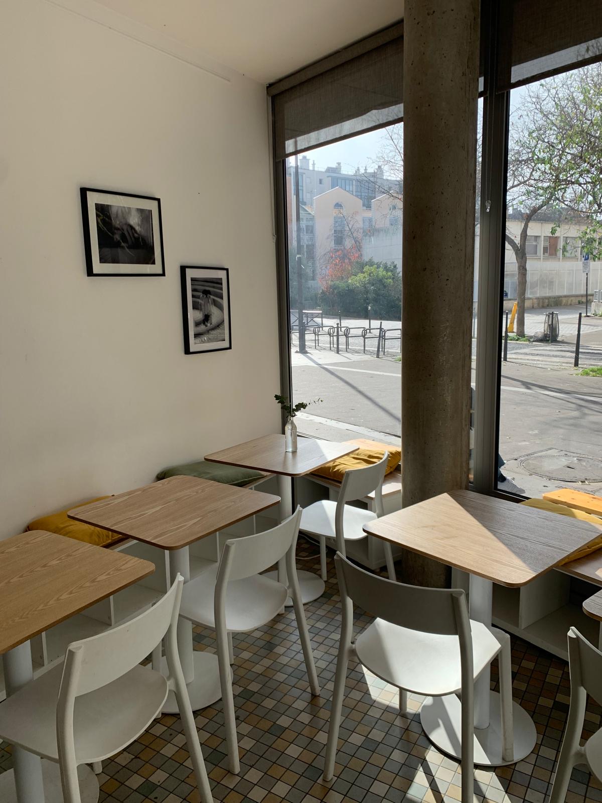 011 Café - Image 1