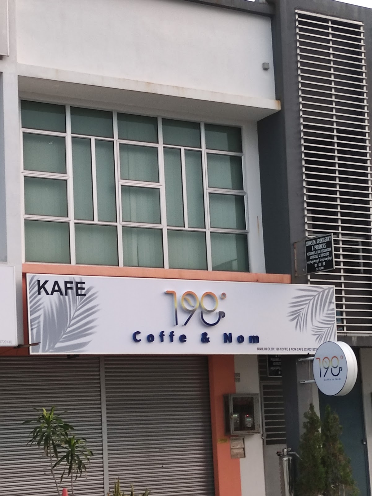198 Coffe & Nom - Image 1