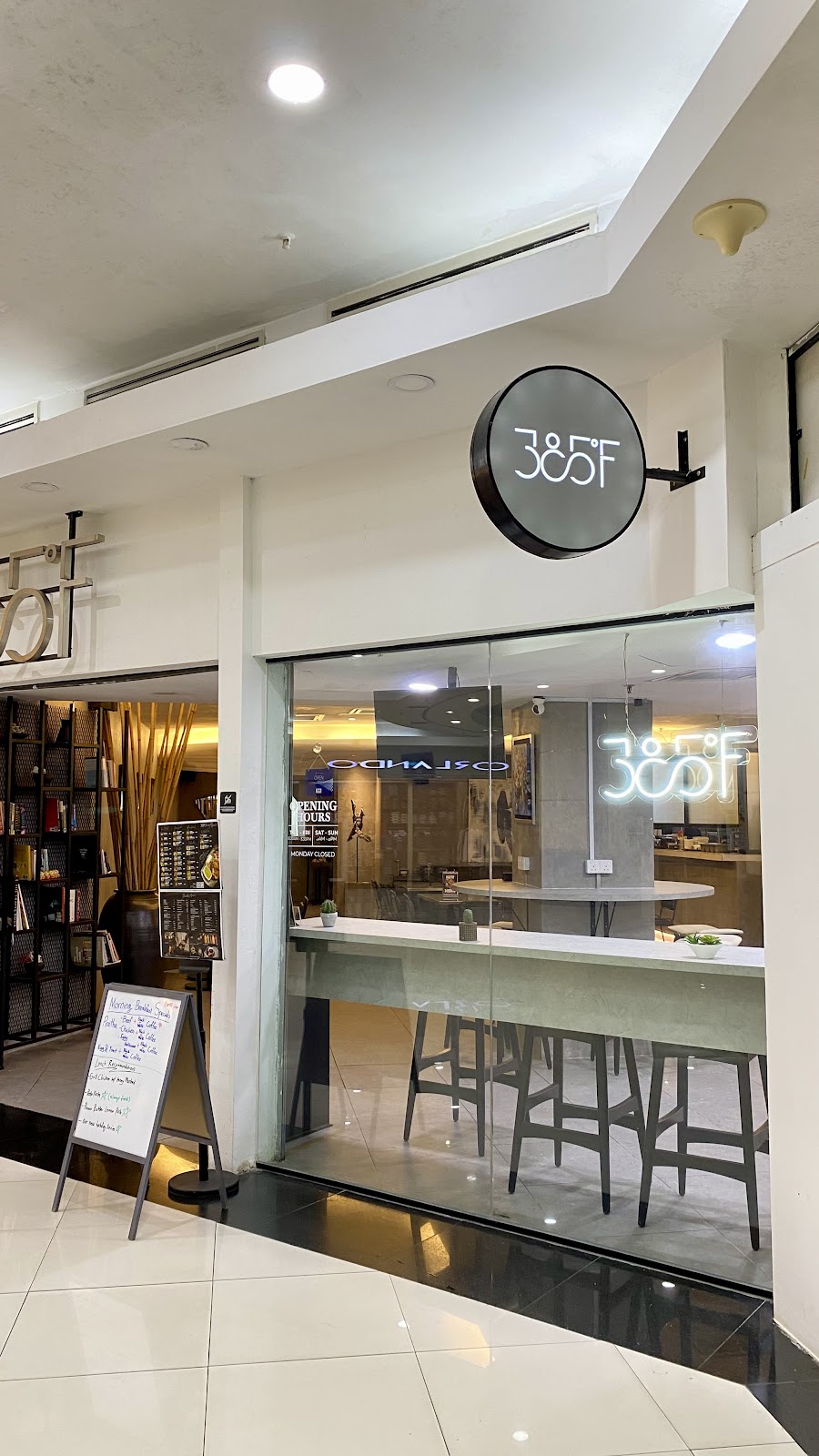 385F Cafe - Image 1