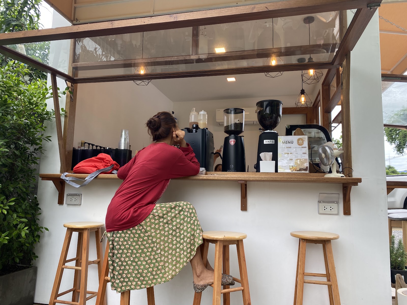 992 Coffee & Cafe’ - Image 1