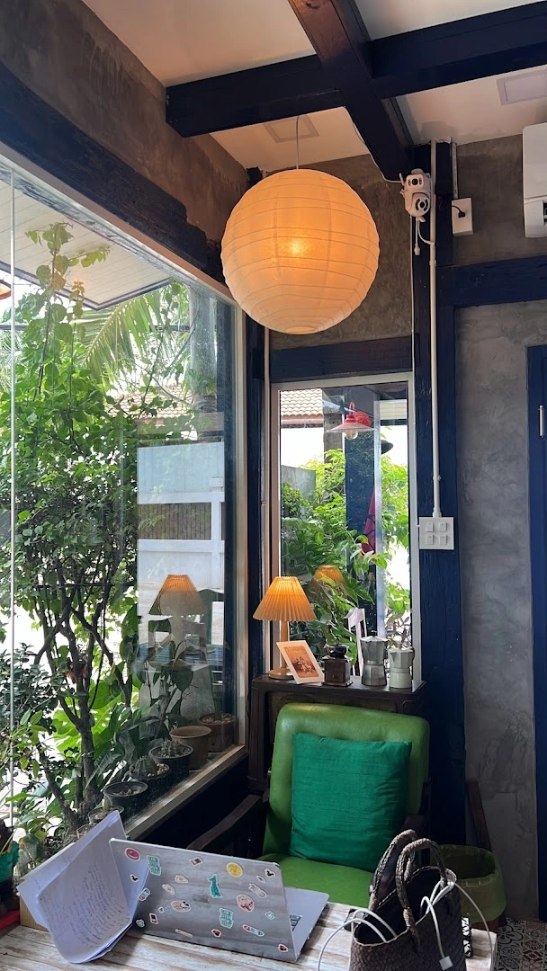 Lulu’s neighborhood - Image 1