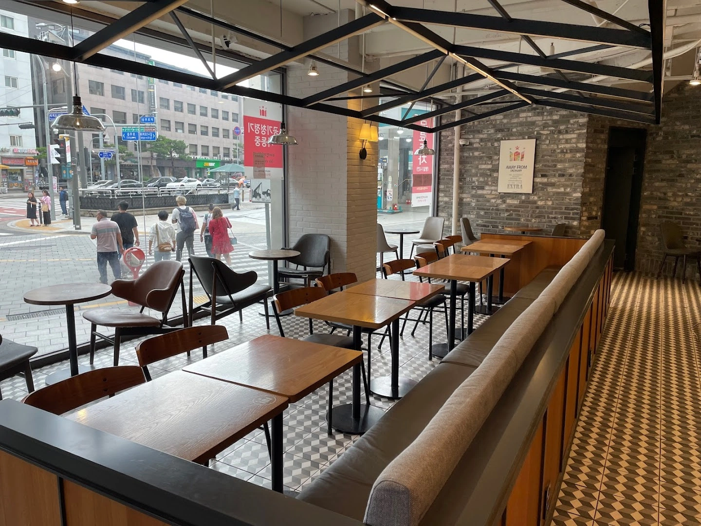 Holly's Coffee - Image 1