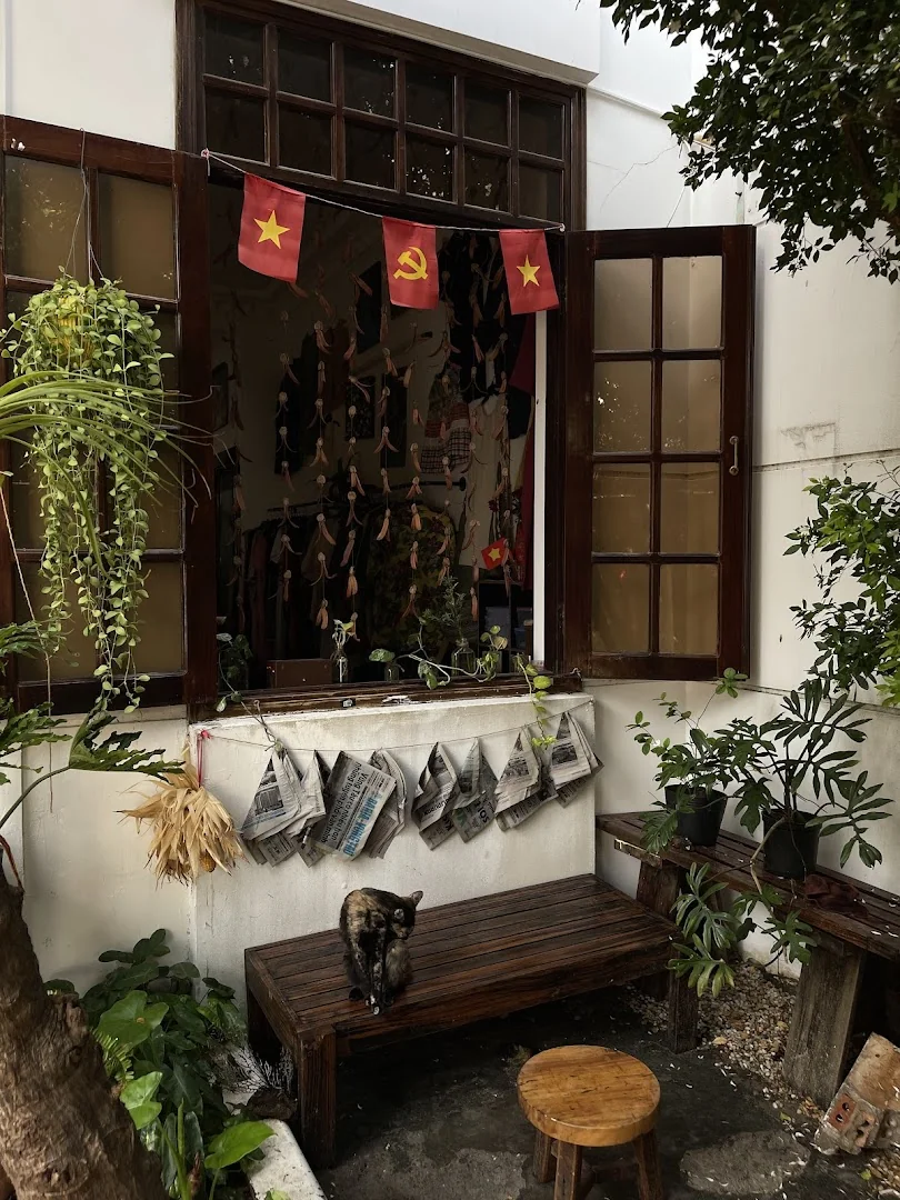 Radio Cafe - Image 1