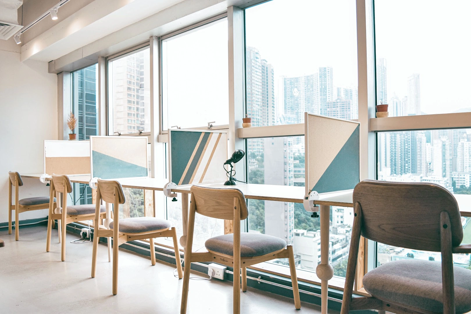 Desk-one 溫室 (Causeway Bay) - Image 1