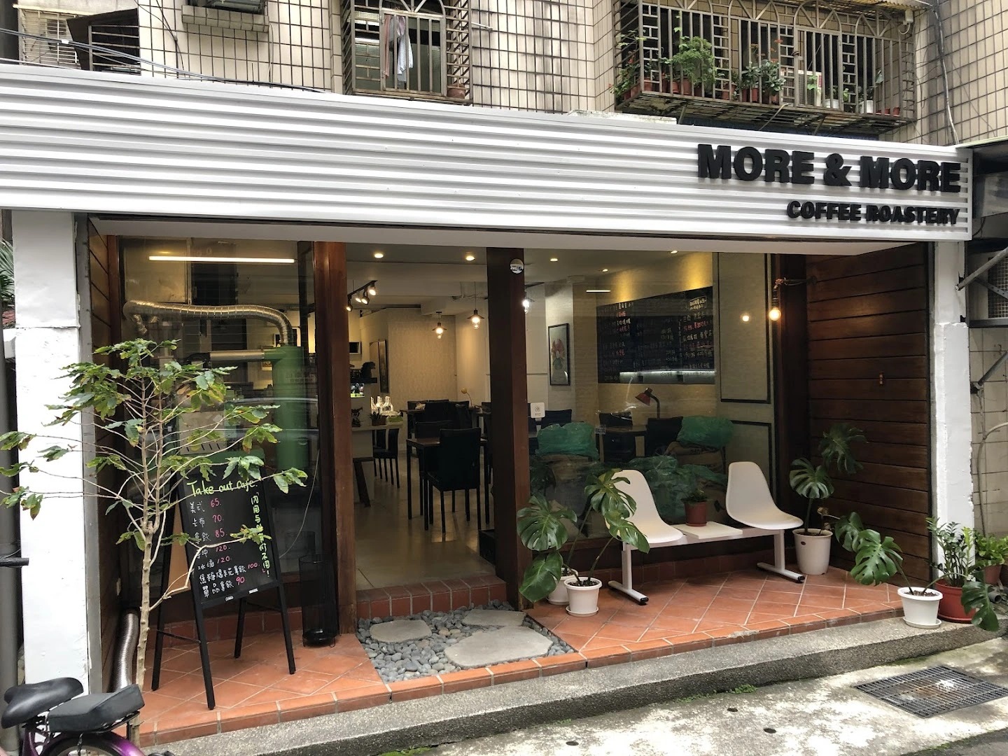 Ren Ren Cafe - Image 1