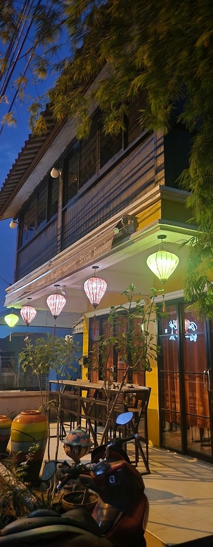 Julien's - Image 1