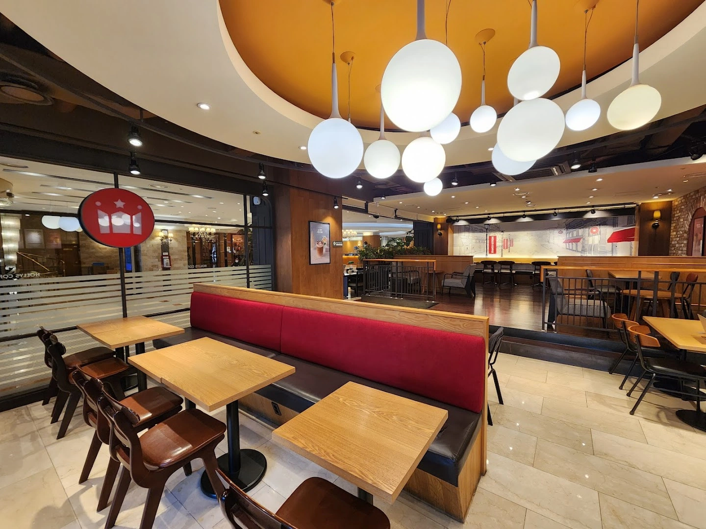 Hollys Coffee - Image 1