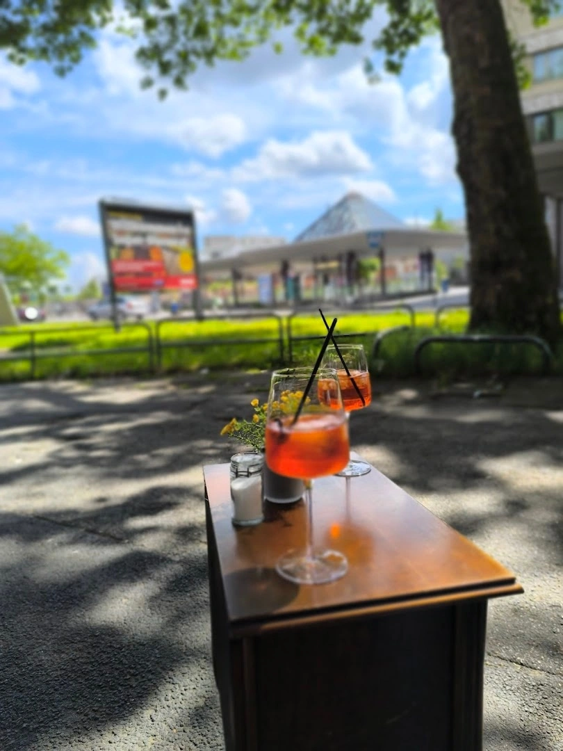 Le Petit Café Ost - Image 1
