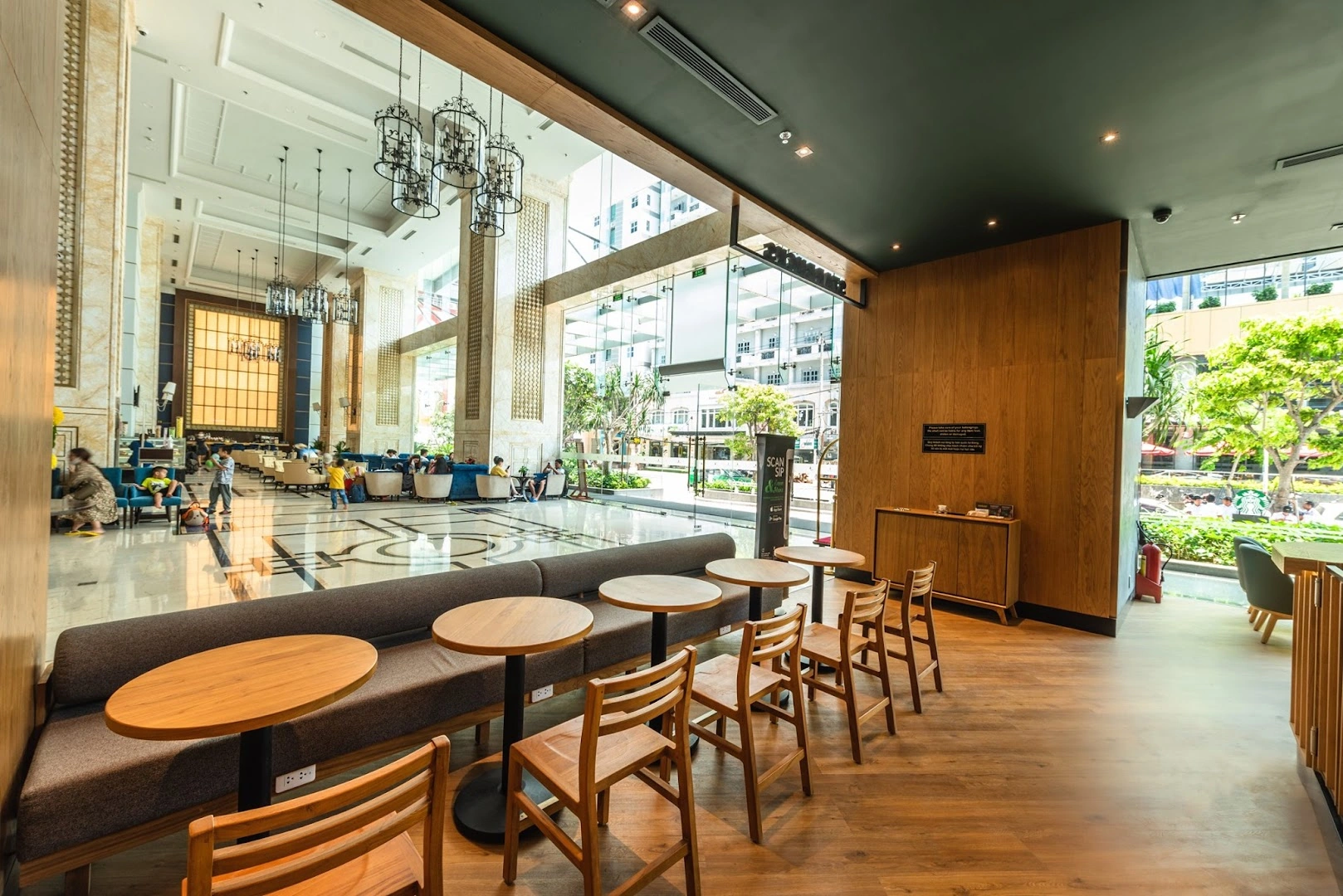 Starbucks Coffee Beachfront - Image 1