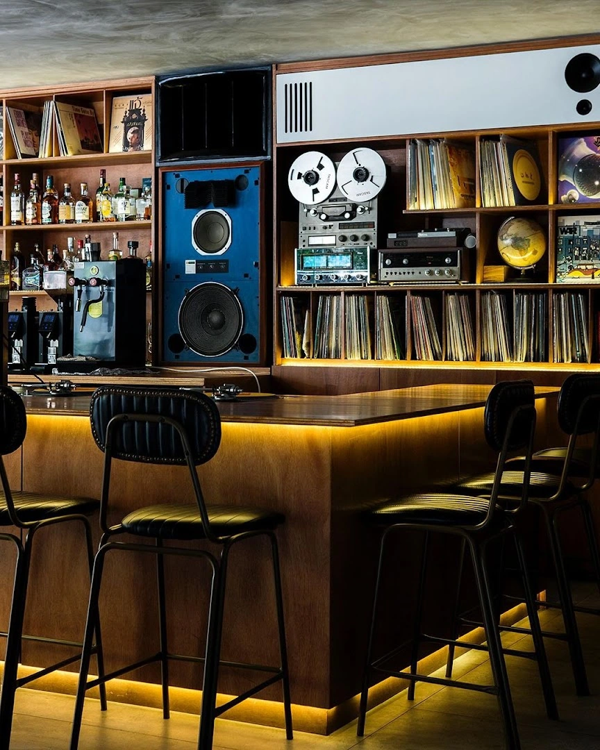 BAR ARCHIVE - Image 1