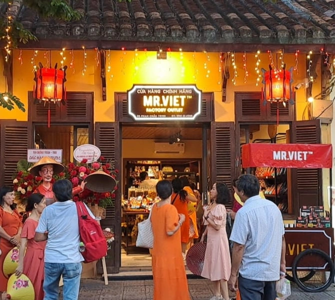 MR. VIET COFFEE OUTLET IN HOI AN - Image 1