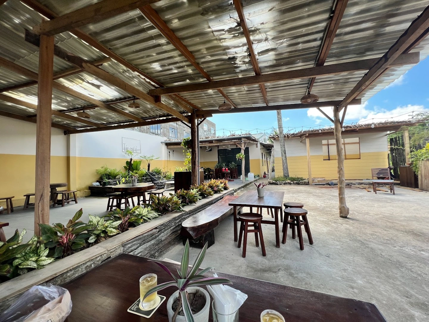 Túc Café - Image 1