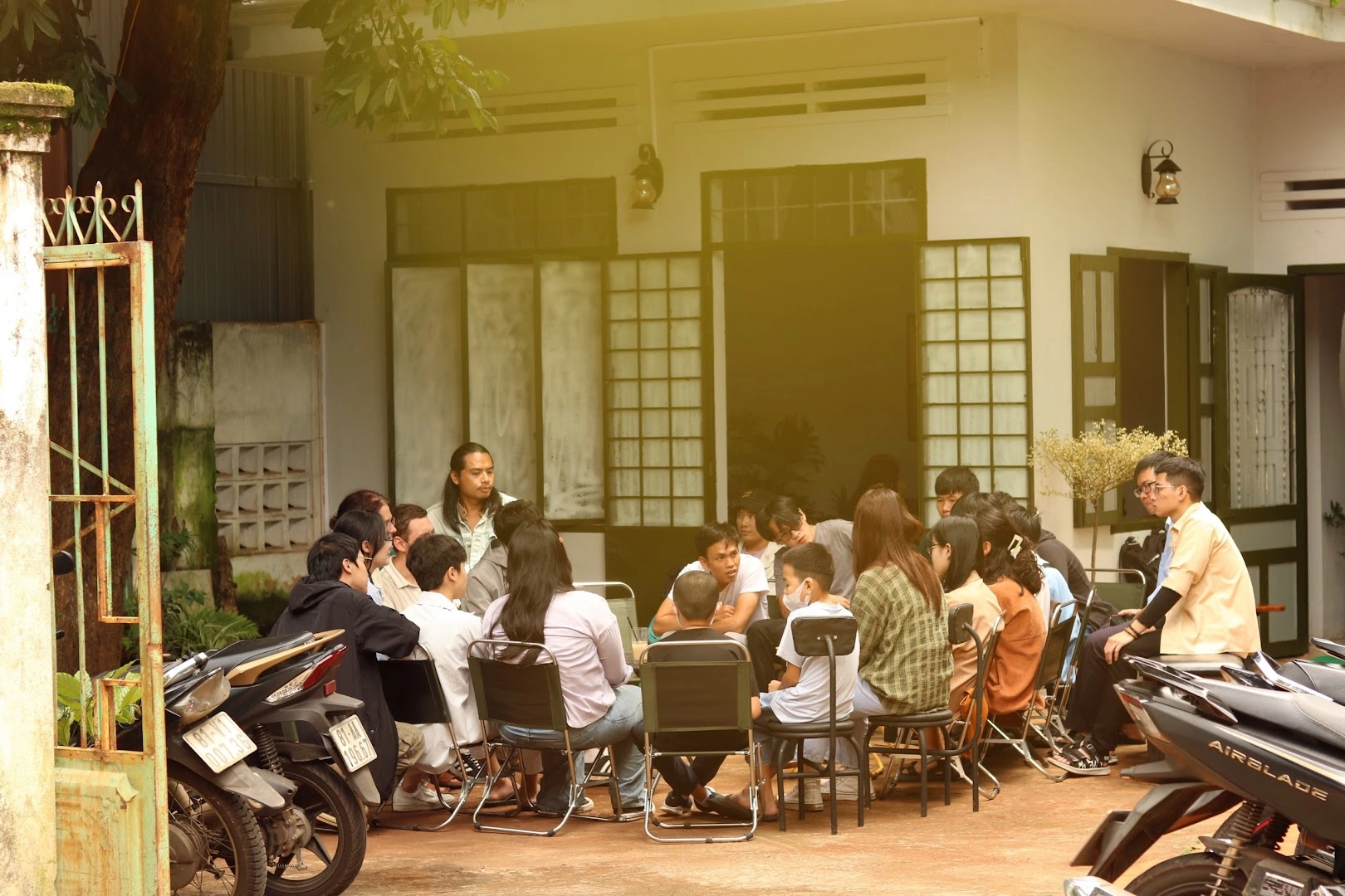 "bây giờ và ở đây" (now and here) - Image 1