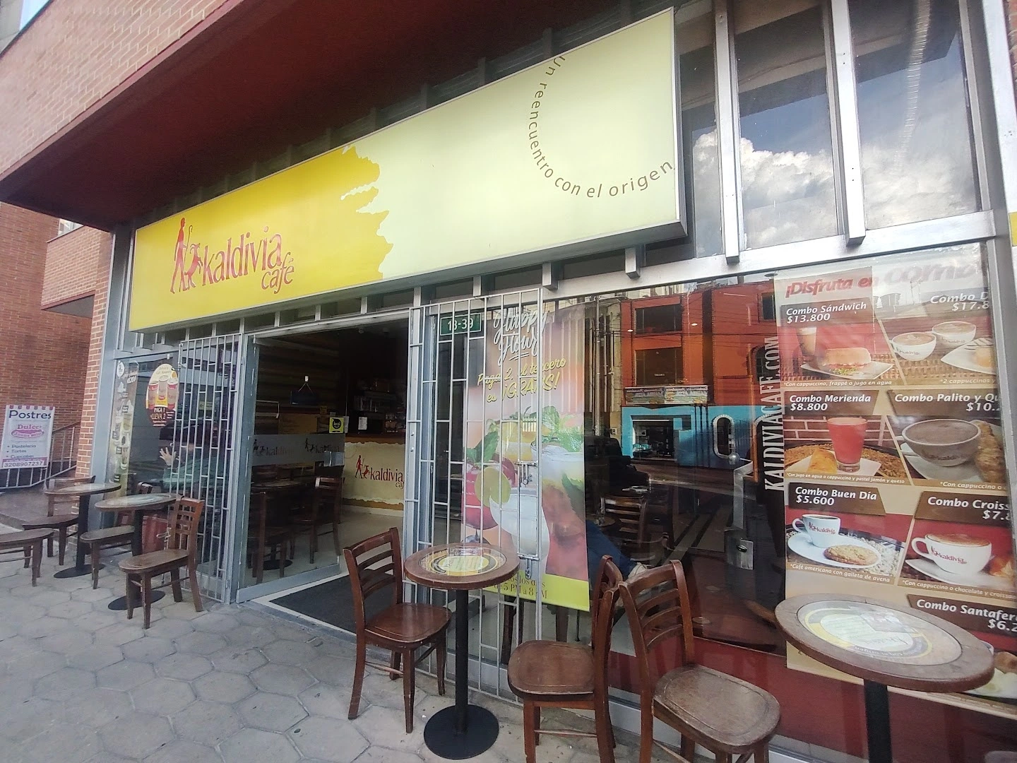Kaldivia Coffee Shop - Image 1