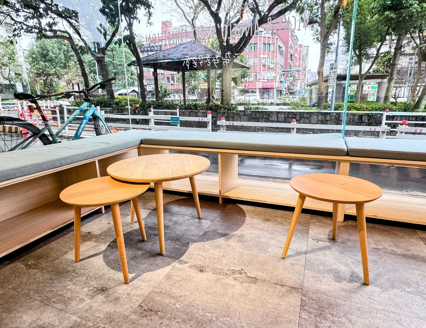 Leisure Cafe - Image 1