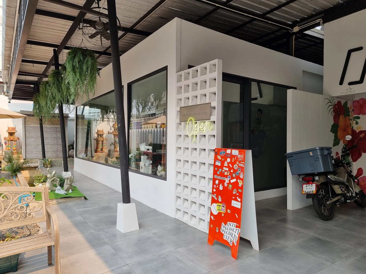love earth coffee roastery - Image 1