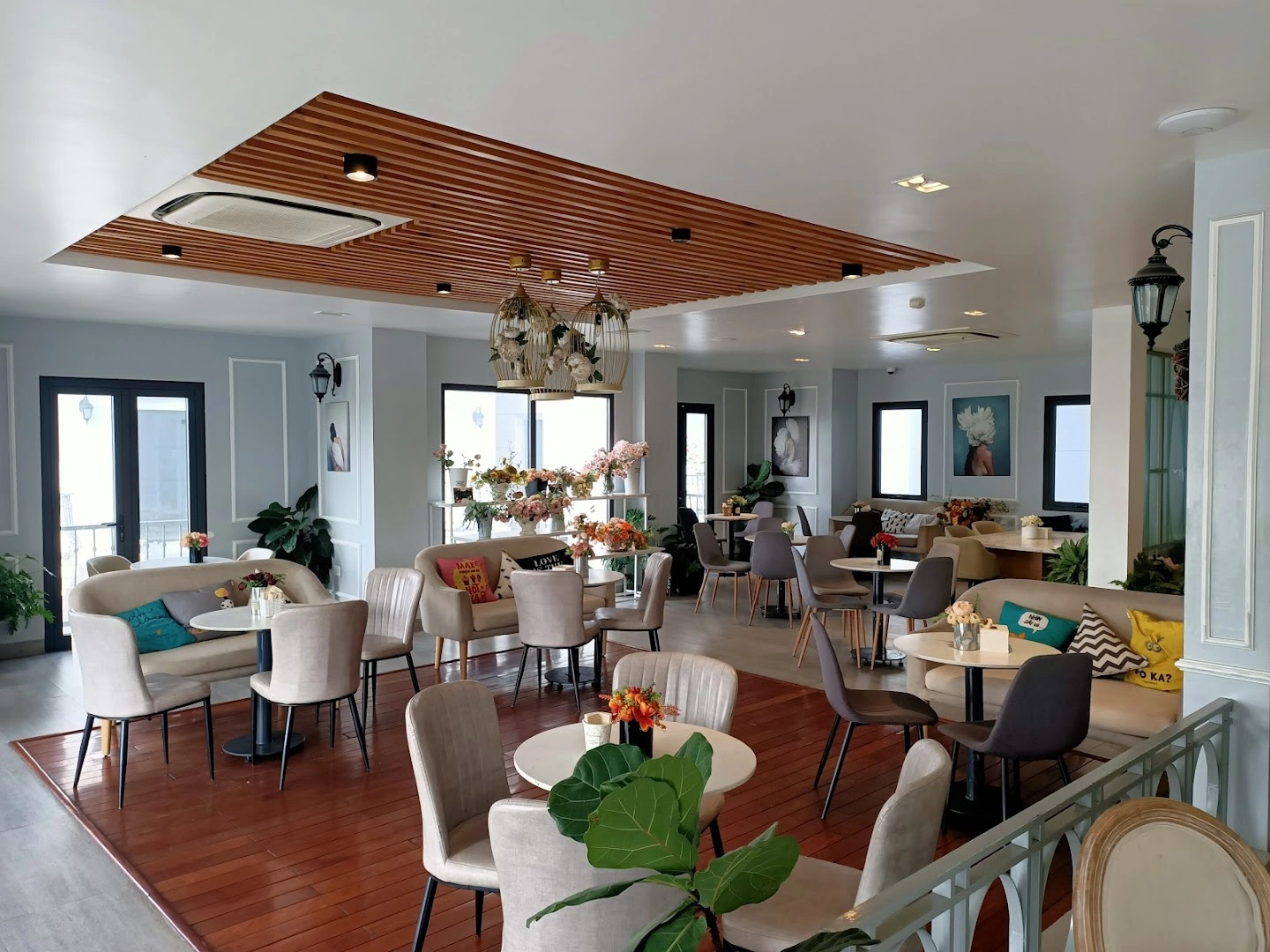 Miam Signature Cafe - Image 1