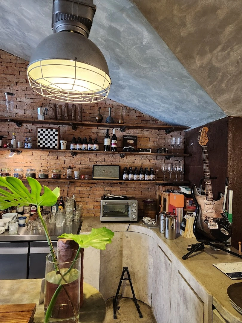 THE SUN COFFEE BAR - Image 1