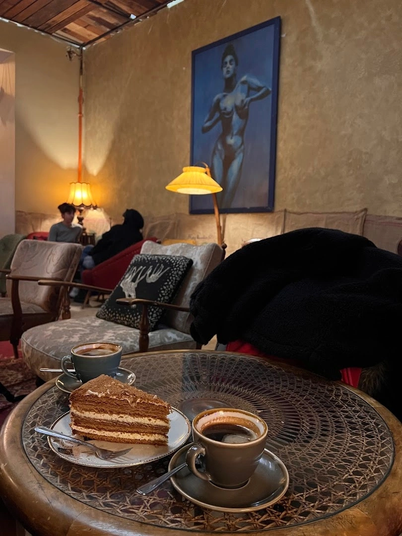 Cafe La Rue - Image 1