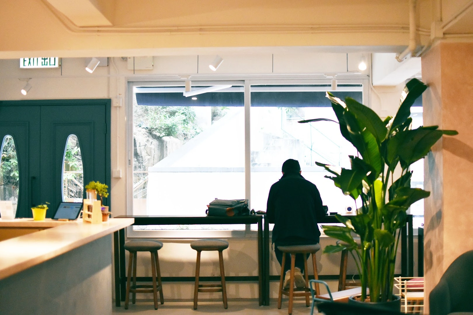 Desk-one 溫室 (Wan Chai Star Street) | glue 咕嚕館 - Image 1