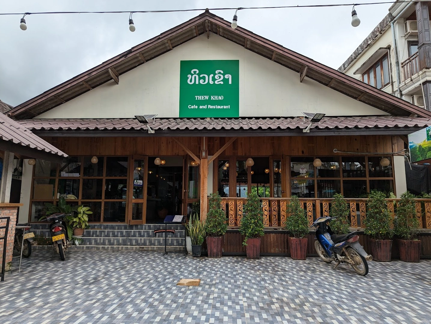 Thewkhao Cafe & Restaurant - Image 1