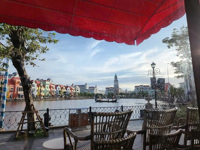 The Riverside Coffee Grand World Phú Quốc - 커피 하우스 - Image 1