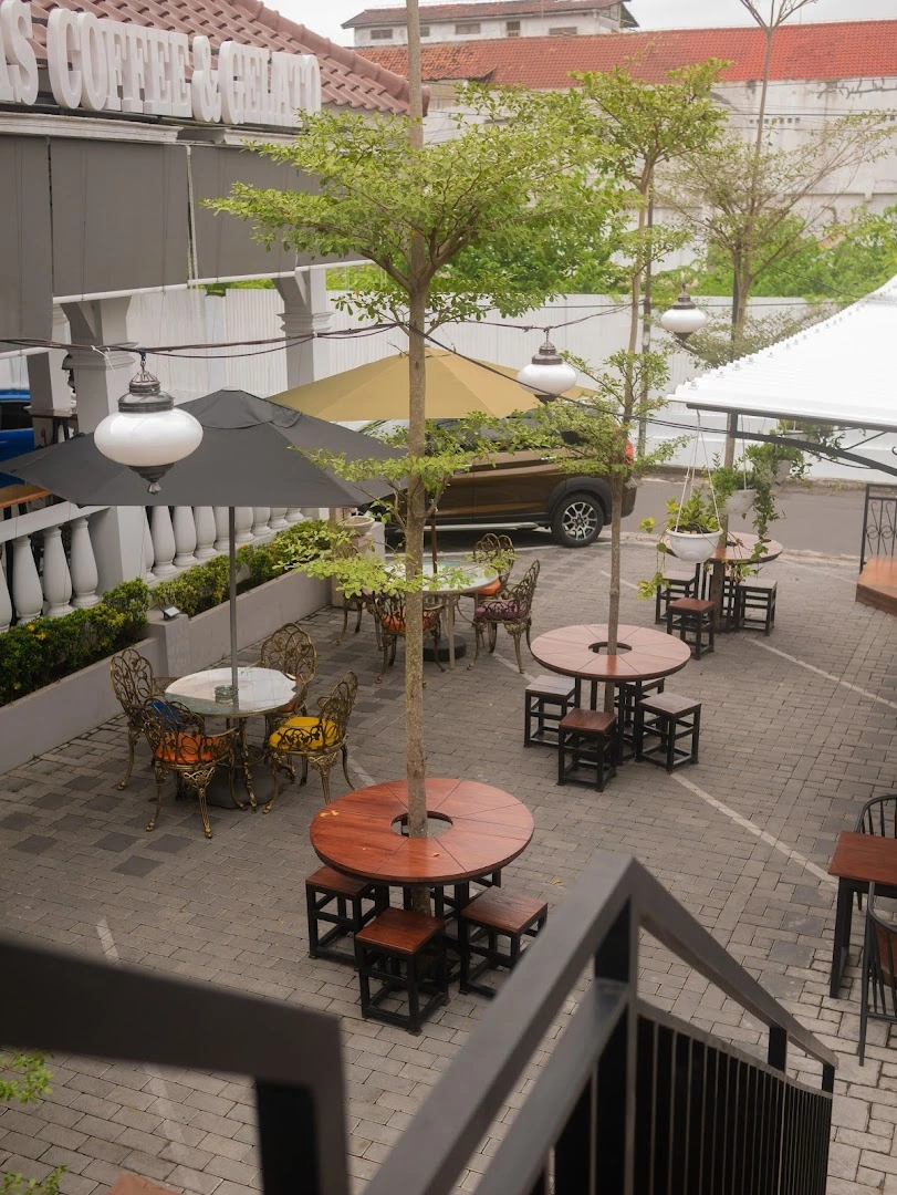 Ng'laras Coffee & Gelato - Image 1