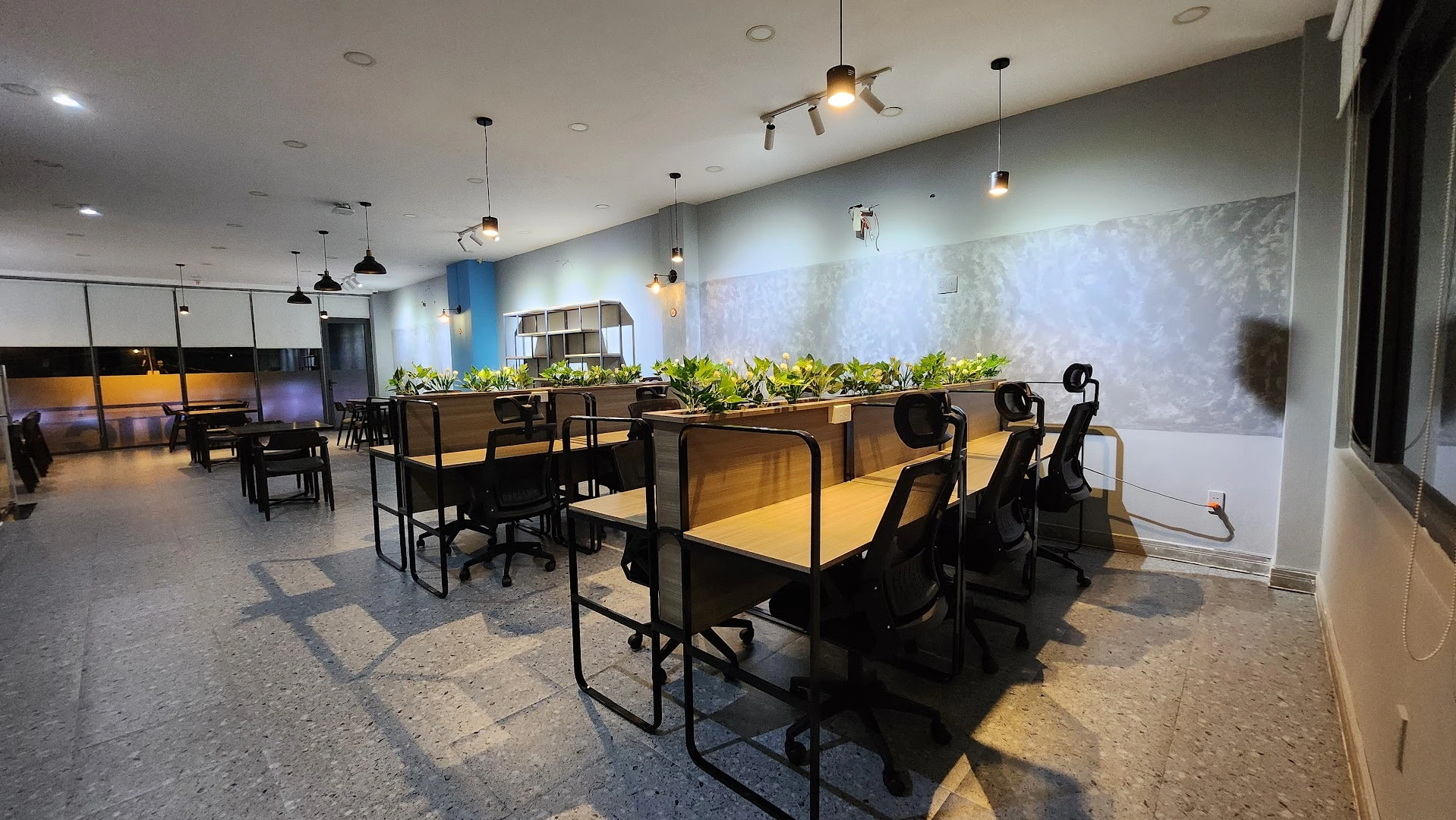 WORKAHOLIC CAFE 24/7 - Image 1