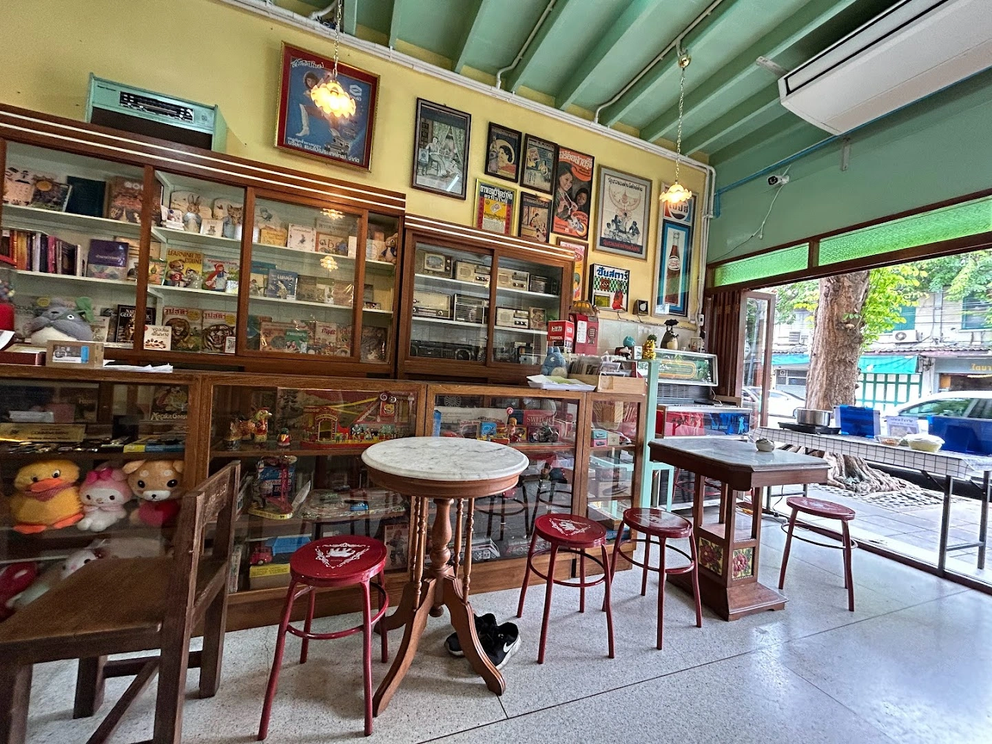 Paengrum's Books & Cafe - Image 1