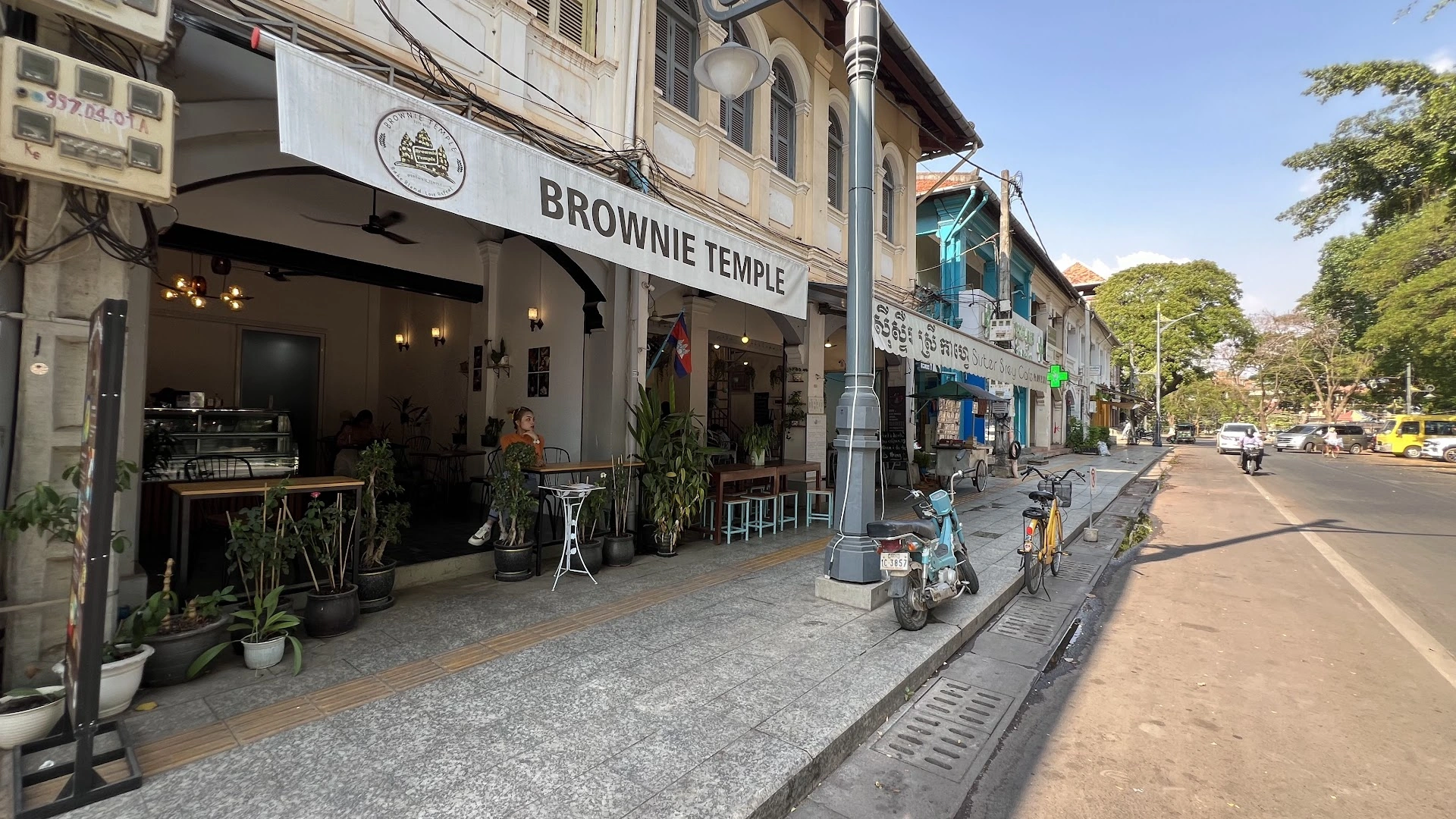 Brownie Temple Cafe - Image 1