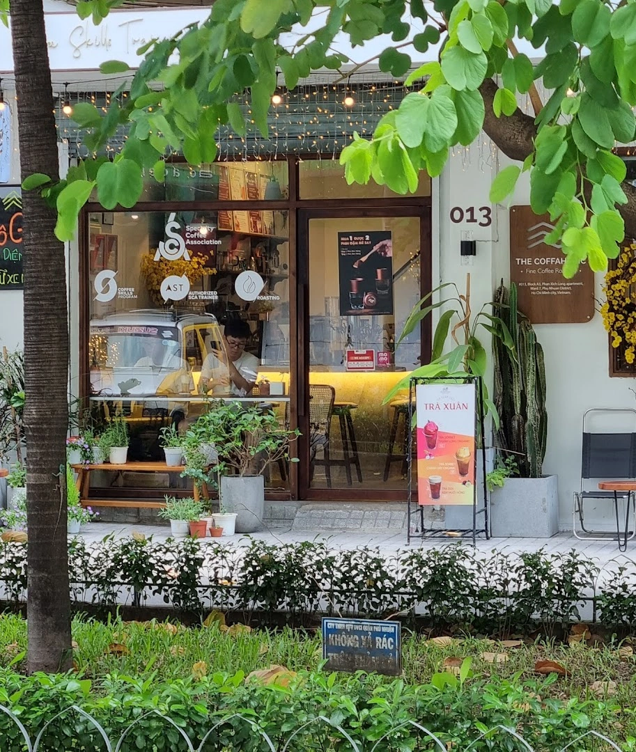 Fin Saigon Cafe - Image 1