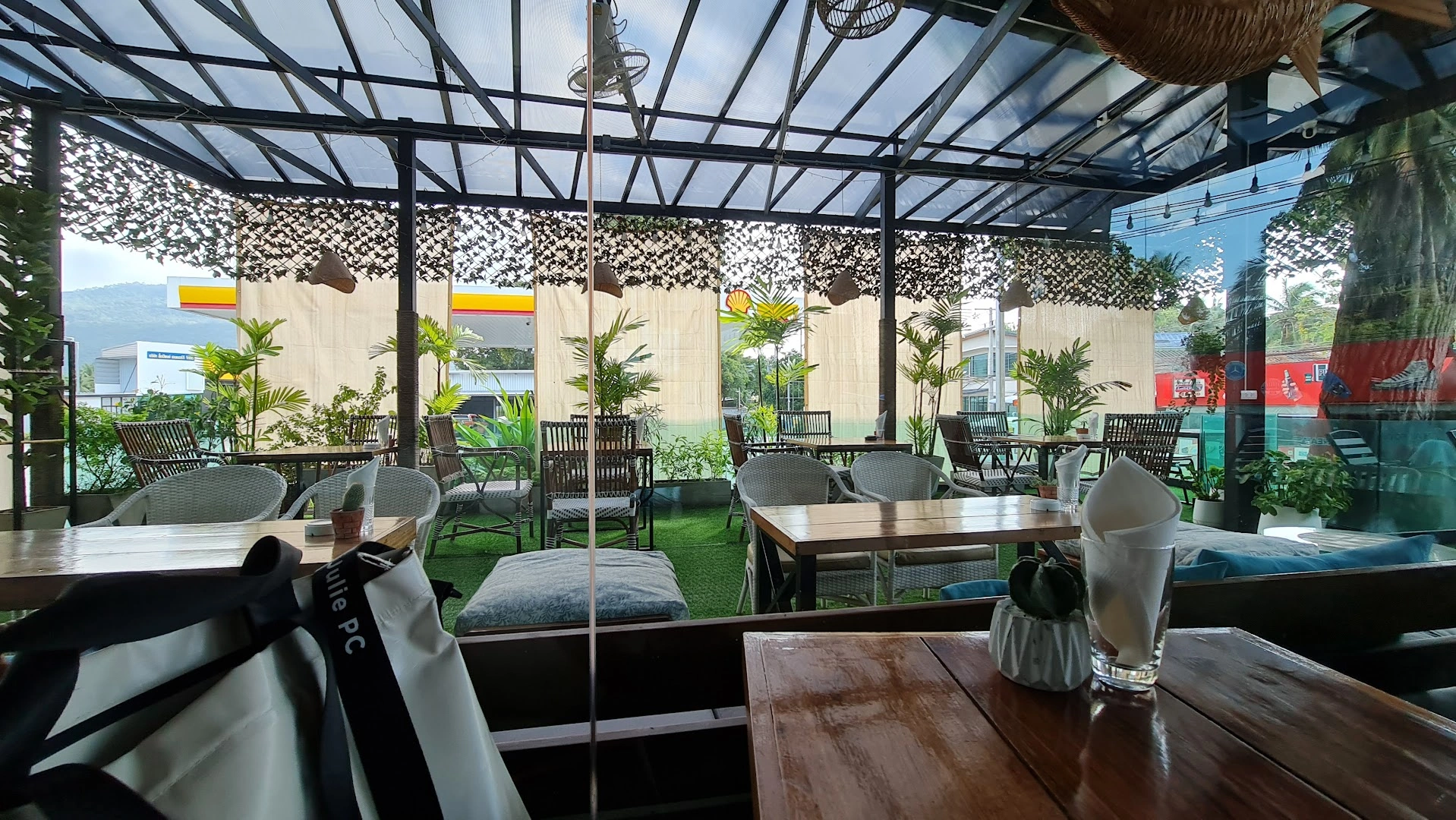 Cafe de Koh Phangan - Image 1