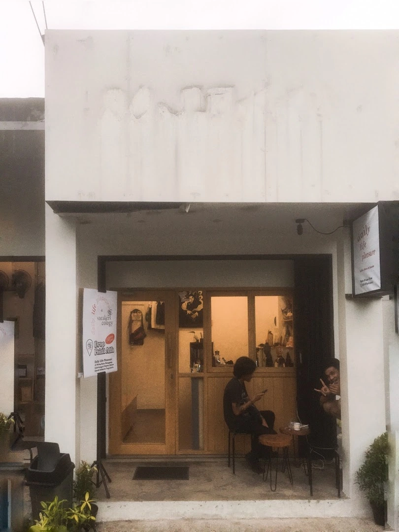Daily Life Pleasure (Coffee Store & Goods) - Image 1