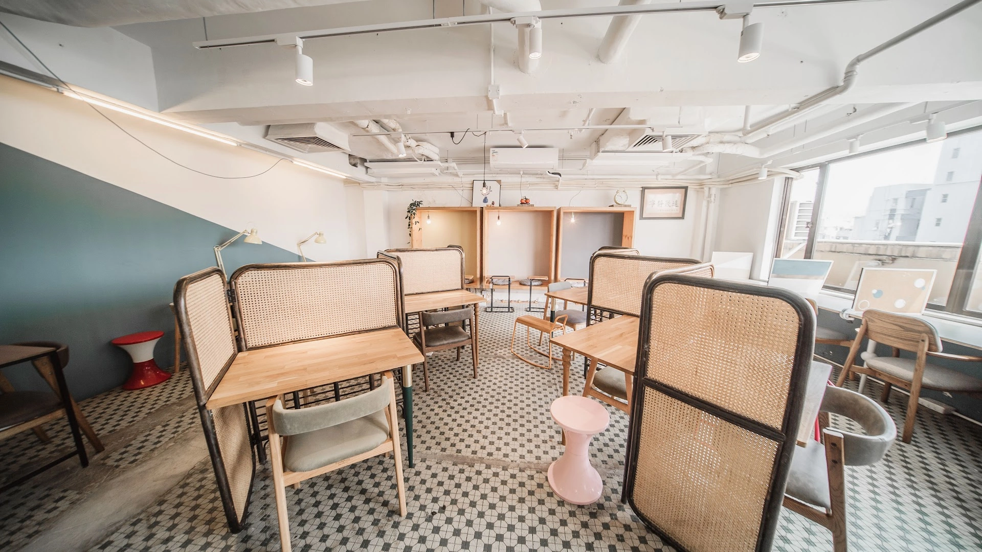 Desk-one 溫室 (Mong Kok) - Image 1