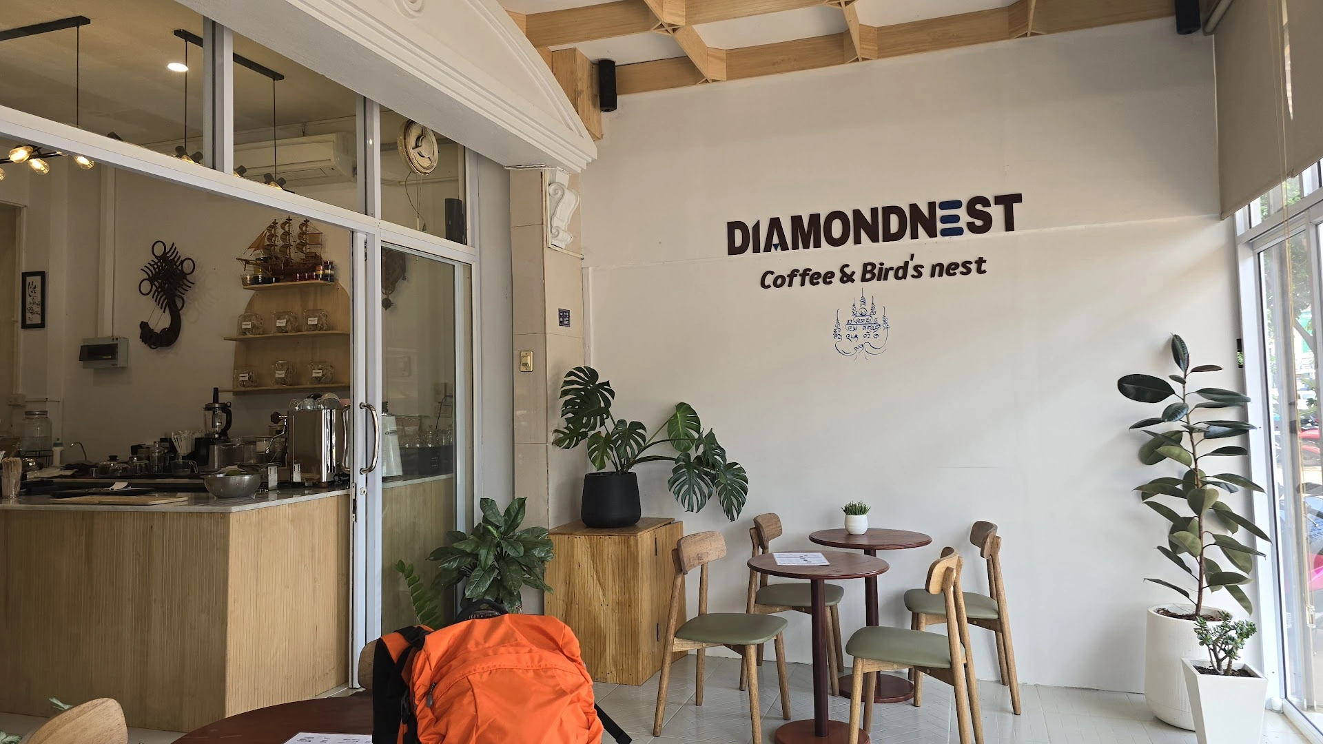 Diamondnest Coffee & Bird's Nest - Image 1