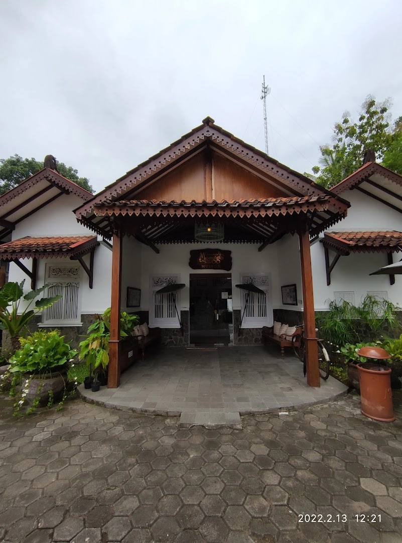 Chocolate Monggo Museum New Factory Store Kedai & Gelato - Image 1