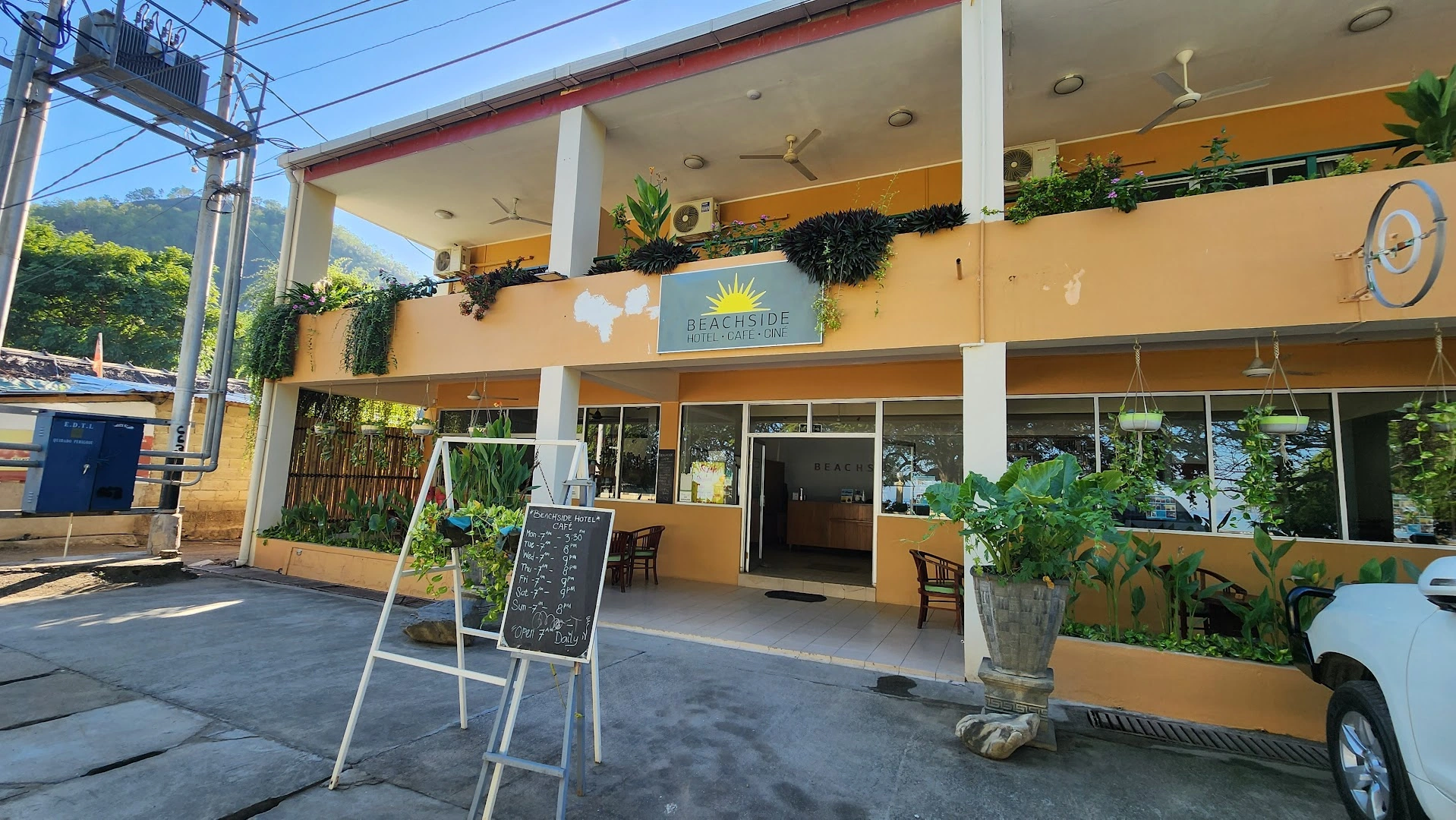 Beachside cafe - Image 1