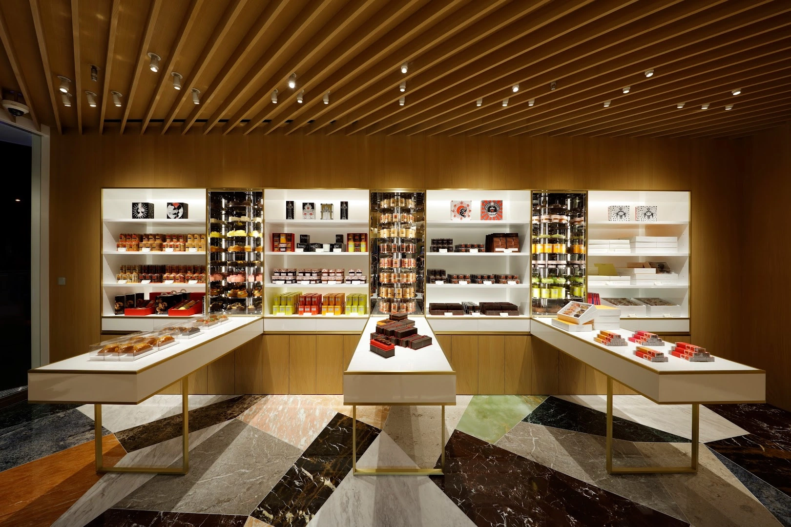 Pierre Hermé Paris Aoyama - Image 1