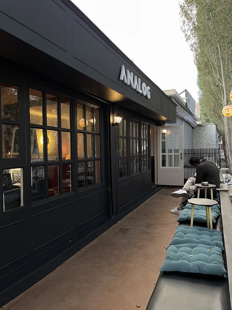 ANALOG Bistro - Image 1