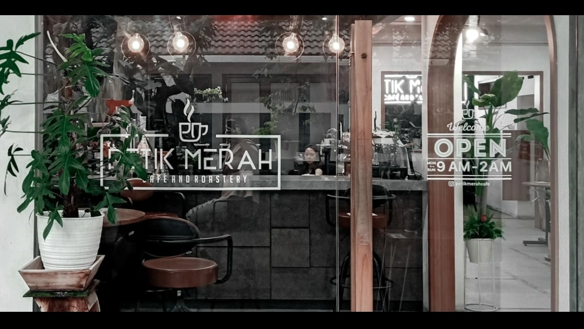 Petik Merah Cafe & Roastery - Image 1