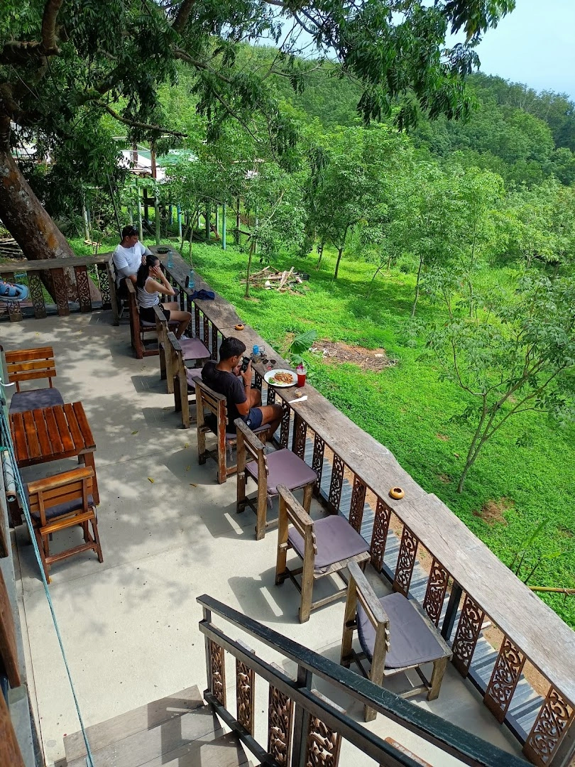 thai gallery and coffee bar - Image 1