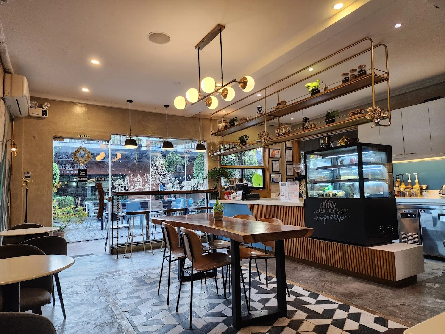 Celsius Cafe Lounge - Image 1