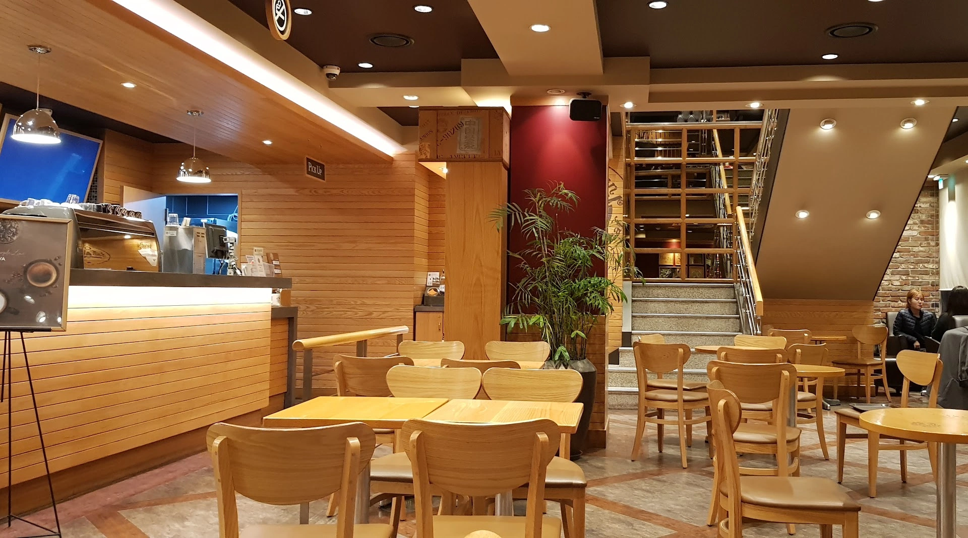 The Coffee Bean & Tea Leaf - Image 1