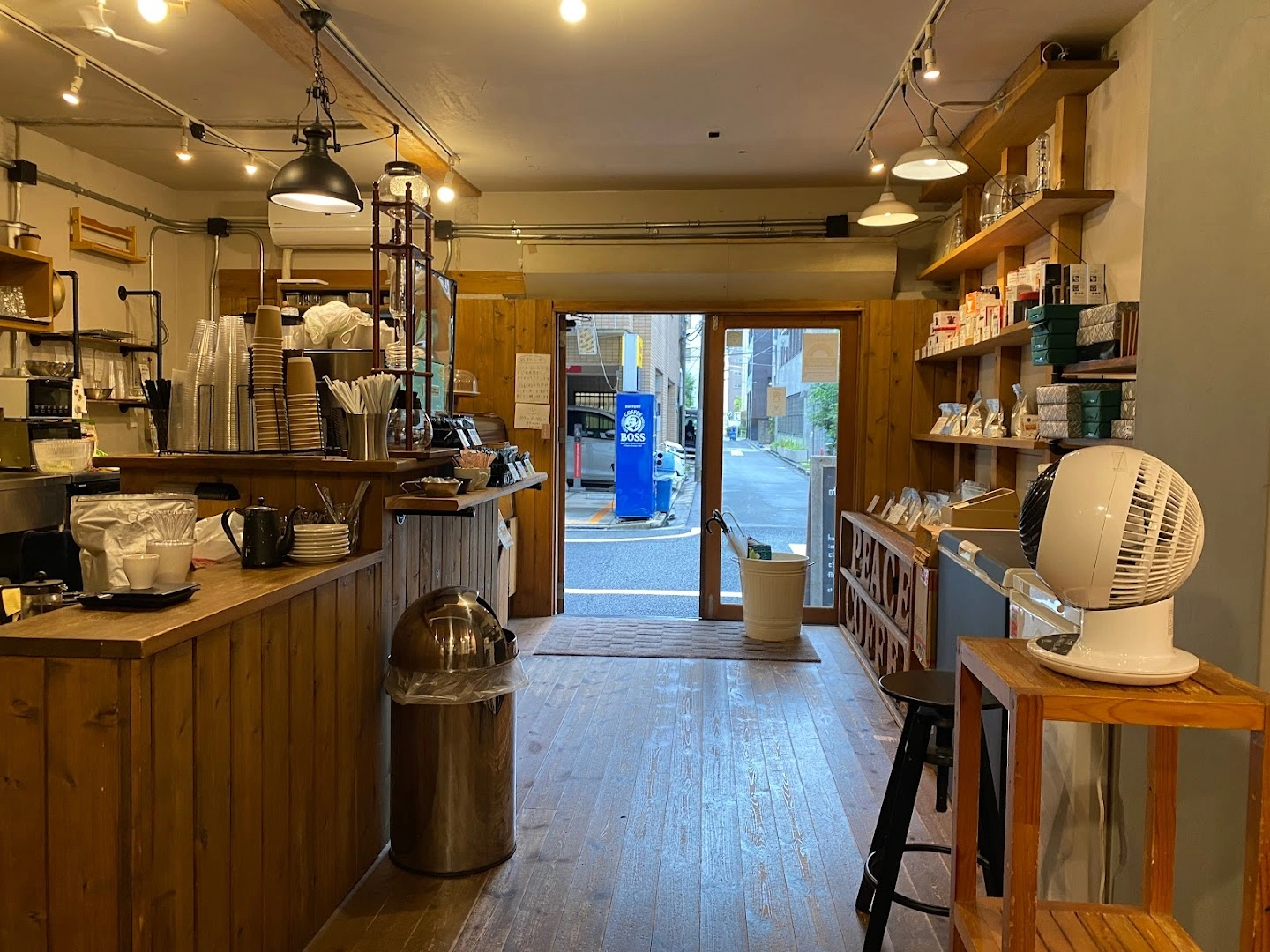 PEACE COFFEE ROASTERS Nishi Shinbashi - Image 1