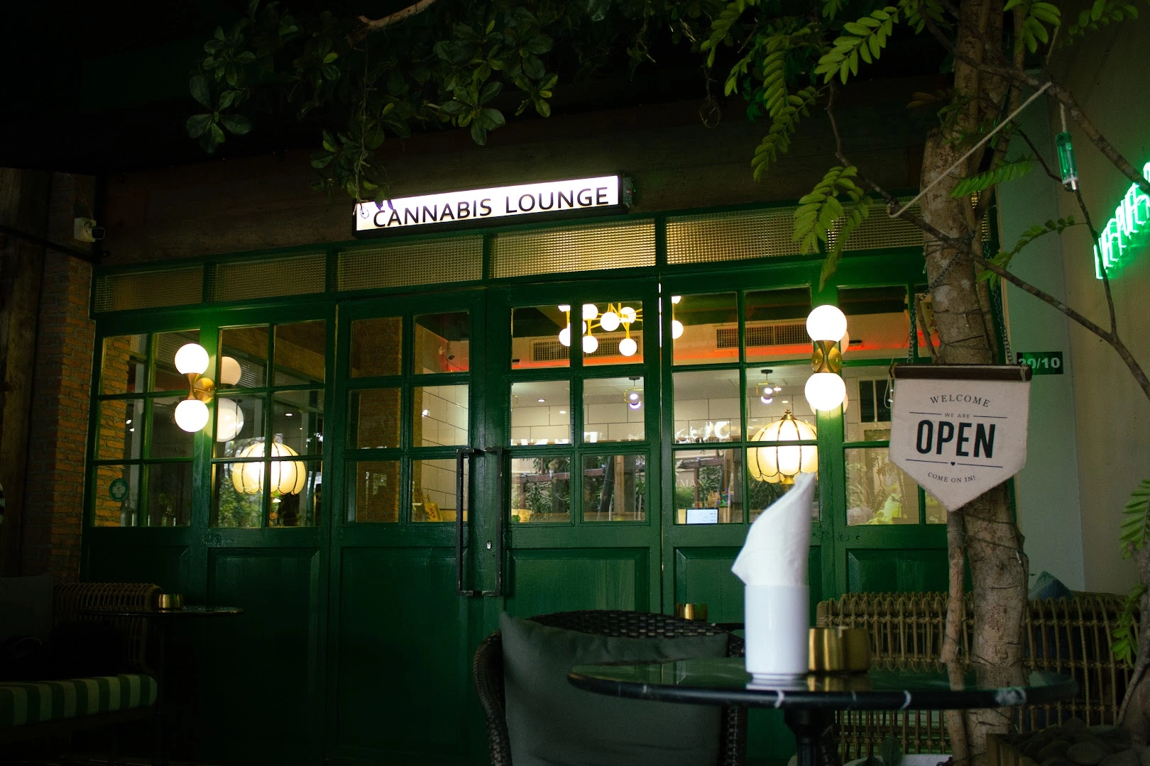 Happyman Botanics Cafe - Image 1