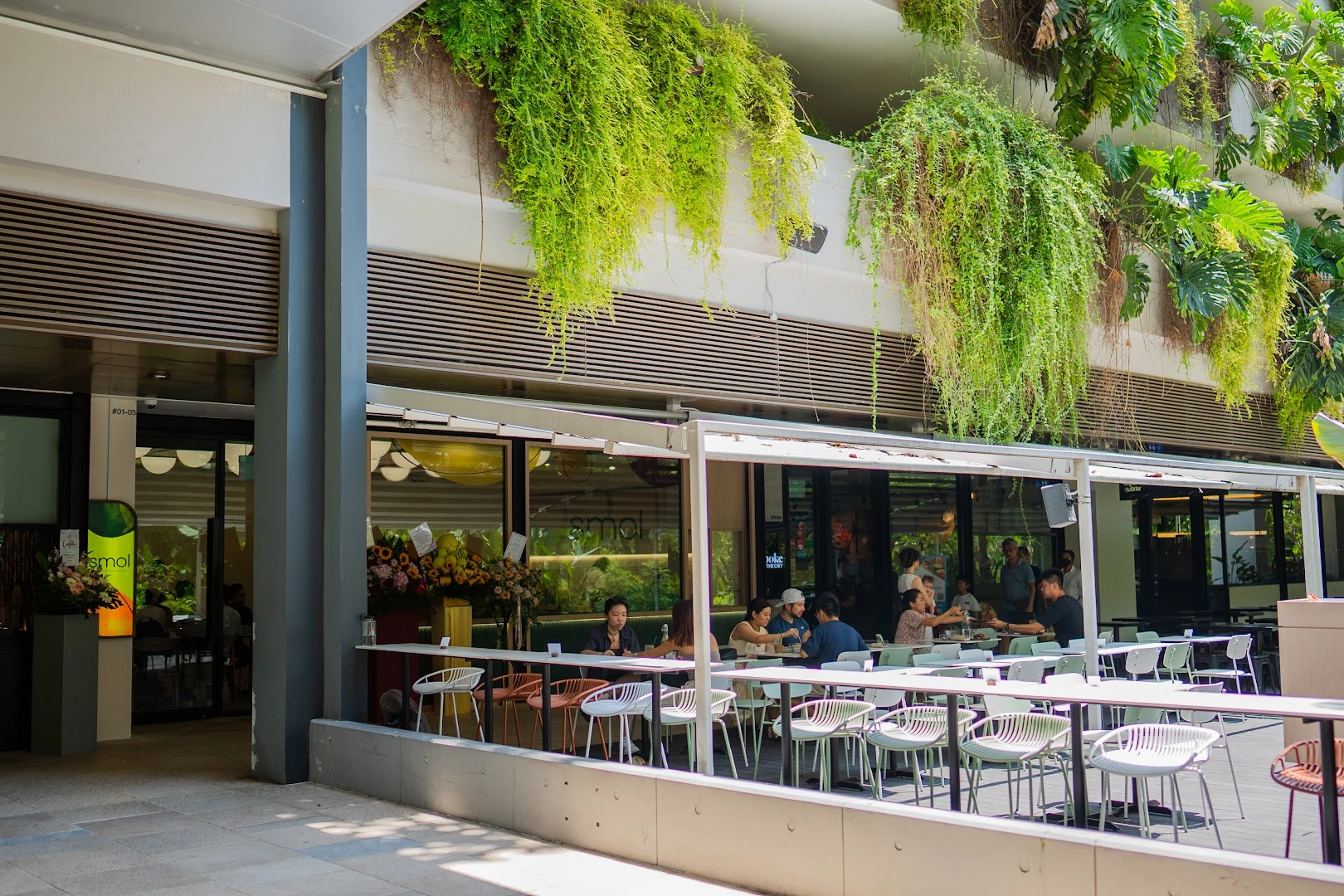 smol café & salad bar - Image 1