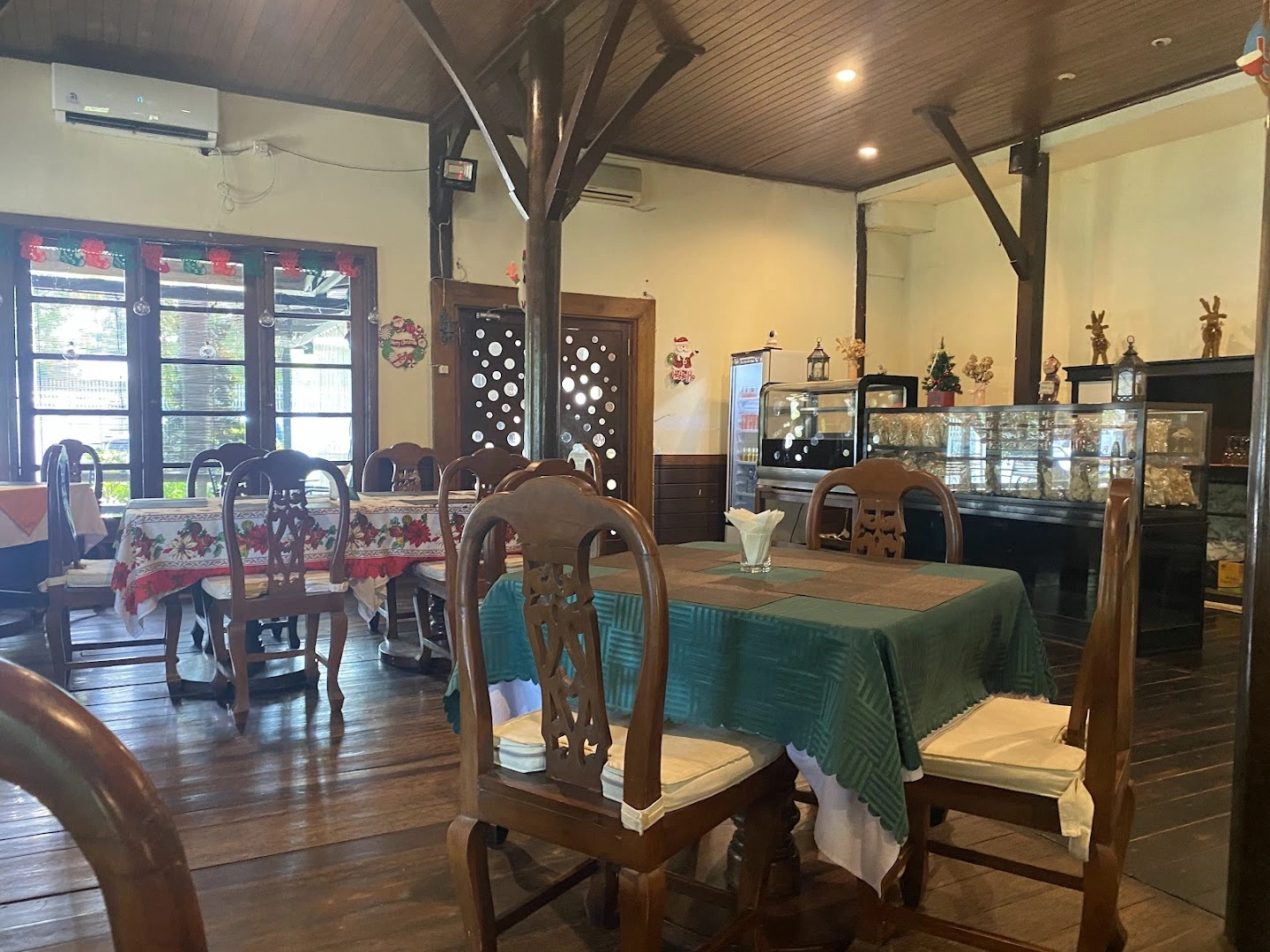 Aru Bakery & Cafe - Image 1