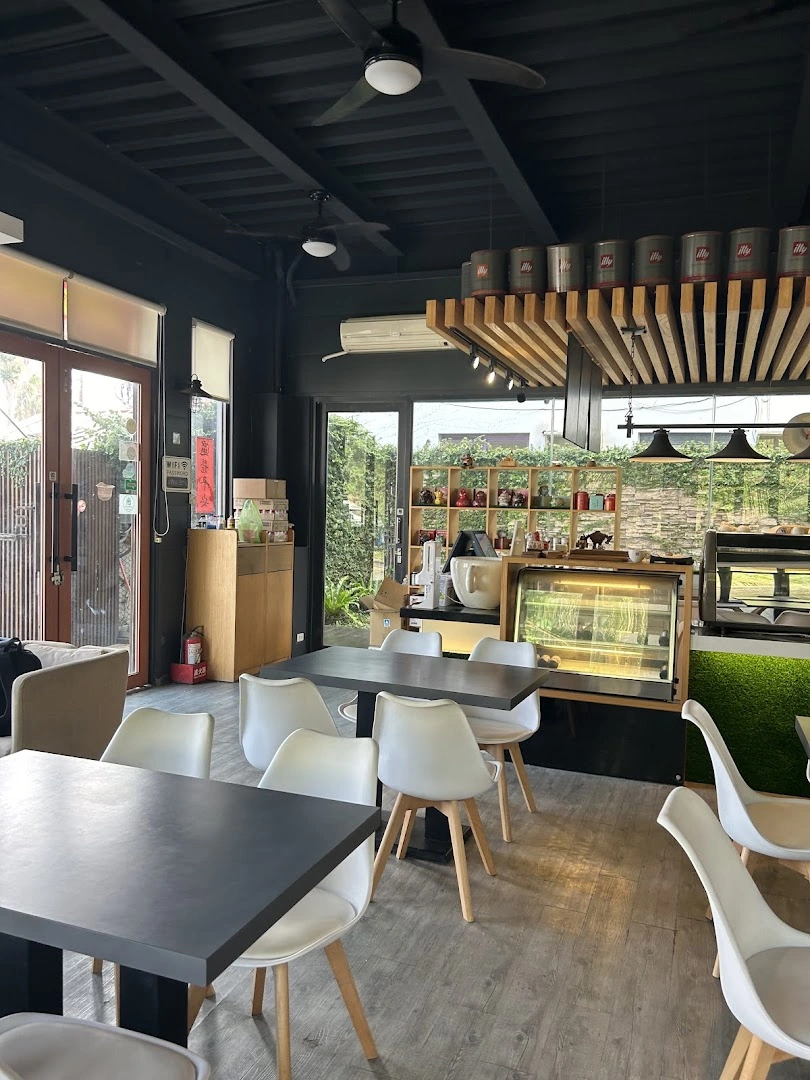 Coral cafe - Image 1