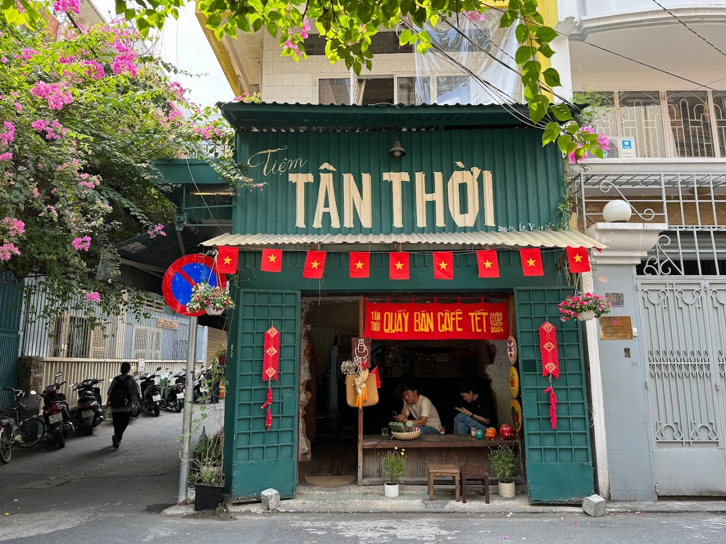 Tiệm Cà Phê Tân Thời - Image 1