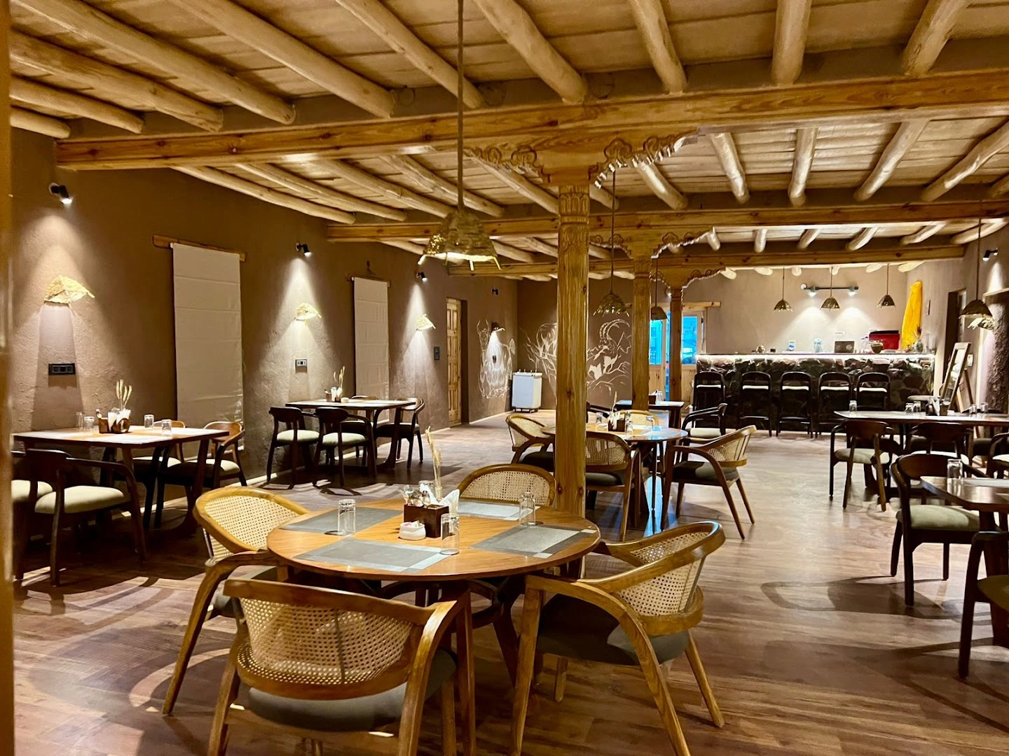 Gyase cafe & restaurant - Image 1
